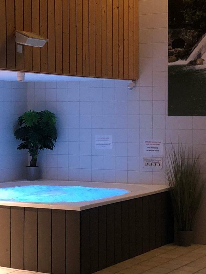 Etoile Des Neiges Piscine Spa Sauna Métabief Buitenkant foto